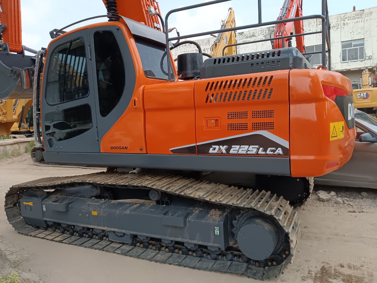 Lánctalpas kotró DOOSAN DX225LCA: 1 kép.