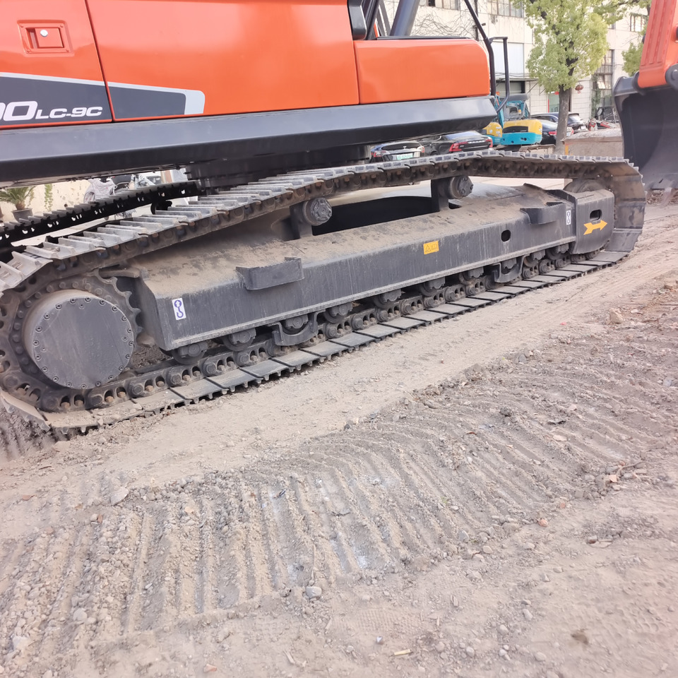 DOOSAN DX300 LC - 9C - Lánctalpas kotró: 3 kép. DOOSAN DX300 LC - 9C - Lánctalpas kotró: 3 kép.