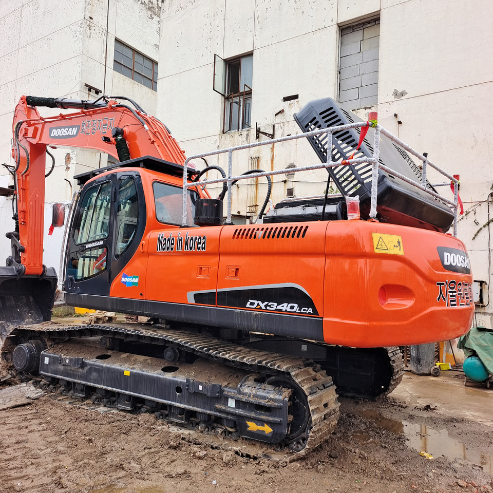 DOOSAN DX340 LC - 9C DX 340 LCA - Lánctalpas kotró: 1 kép. DOOSAN DX340 LC - 9C DX 340 LCA - Lánctalpas kotró: 1 kép.