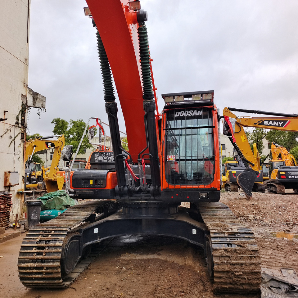 DOOSAN DX340 LC - 9C DX 340 LCA - Lánctalpas kotró: 5 kép. DOOSAN DX340 LC - 9C DX 340 LCA - Lánctalpas kotró: 5 kép.