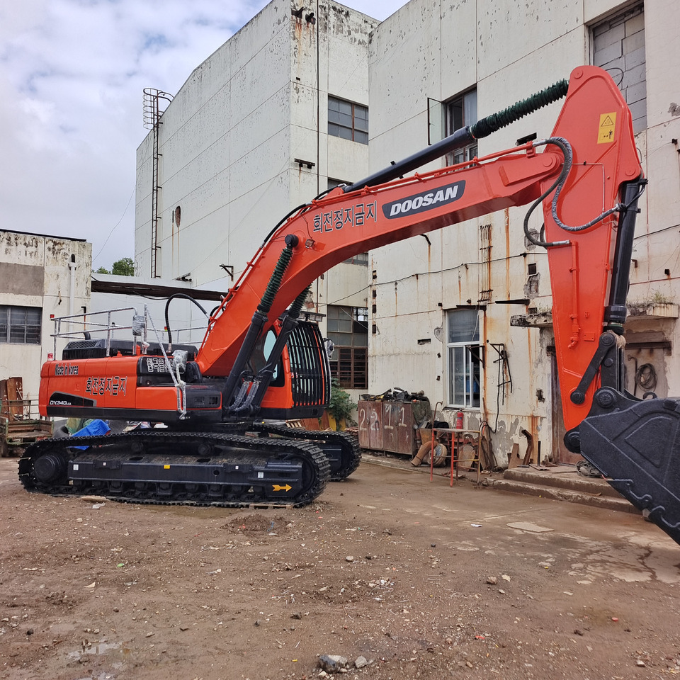DOOSAN DX340LCA DX340 LC - 9C - Lánctalpas kotró: 2 kép. DOOSAN DX340LCA DX340 LC - 9C - Lánctalpas kotró: 2 kép.
