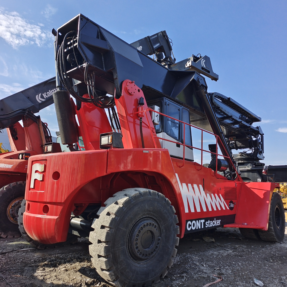 FANTUZZI CS 45 KMHD 45 TON CONTAINER REACH CRANE - Konténerrakodó: 1 kép. FANTUZZI CS 45 KMHD 45 TON CONTAINER REACH CRANE - Konténerrakodó: 1 kép.
