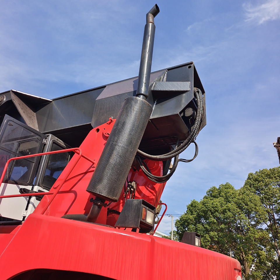 FANTUZZI CS45KMHD 45 TON - Konténerrakodó: 5 kép. FANTUZZI CS45KMHD 45 TON - Konténerrakodó: 5 kép.