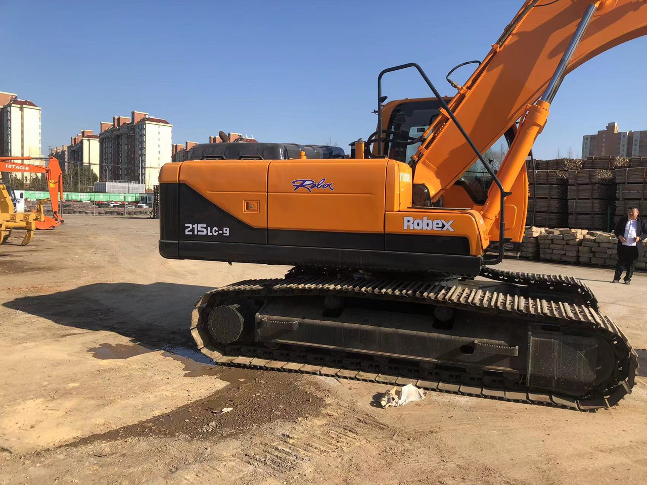 HYUNDAI R 215-9 - Lánctalpas kotró: 5 kép. HYUNDAI R 215-9 - Lánctalpas kotró: 5 kép.