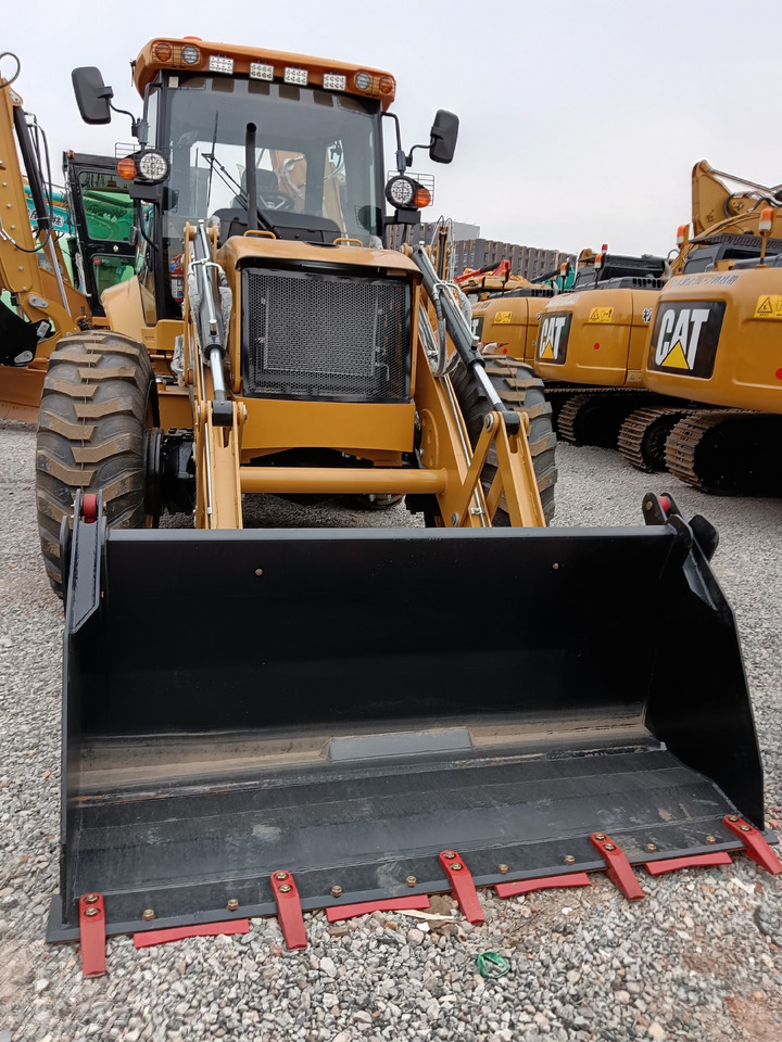 JCB 4CX - Kotrórakodó: 5 kép. JCB 4CX - Kotrórakodó: 5 kép.