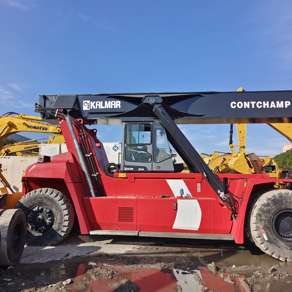 KALMAR DRT450 45 TON DRF 450 DRU450 DRD 450 - Konténerrakodó: 1 kép. KALMAR DRT450 45 TON DRF 450 DRU450 DRD 450 - Konténerrakodó: 1 kép.