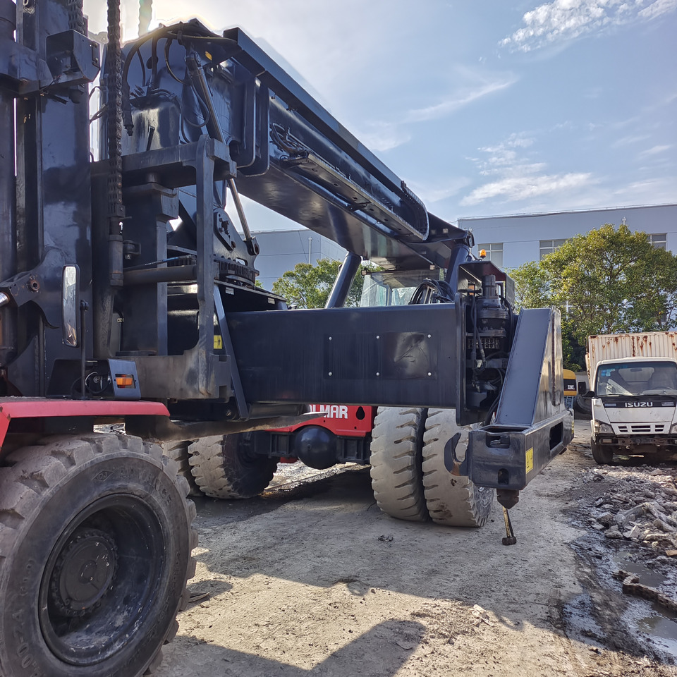 KALMAR DRT450 45 TON DRF 450 DRU450 DRD 450 - Konténerrakodó: 3 kép. KALMAR DRT450 45 TON DRF 450 DRU450 DRD 450 - Konténerrakodó: 3 kép.