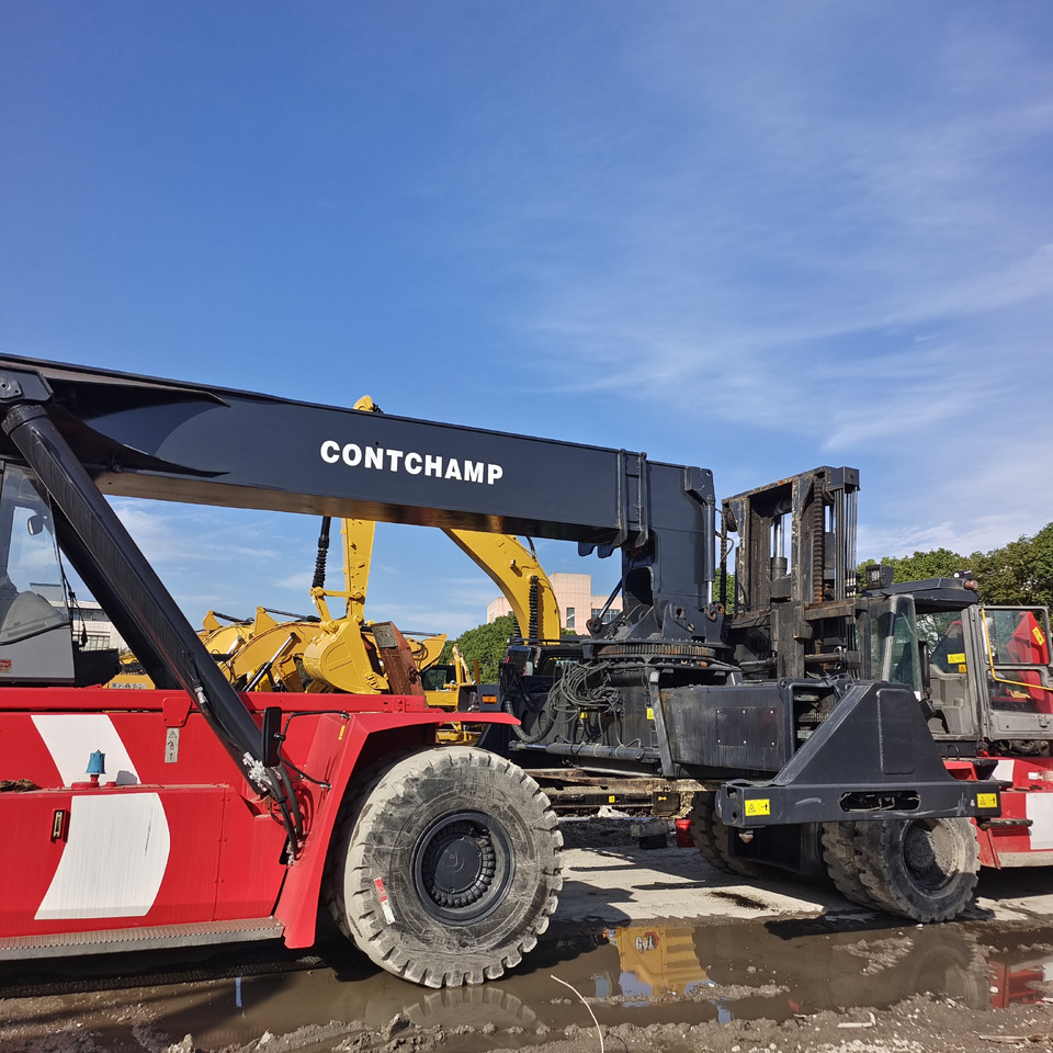 KALMAR DRT450 DRT DRD DRU 450 45 TON - Konténerrakodó: 3 kép. KALMAR DRT450 DRT DRD DRU 450 45 TON - Konténerrakodó: 3 kép.
