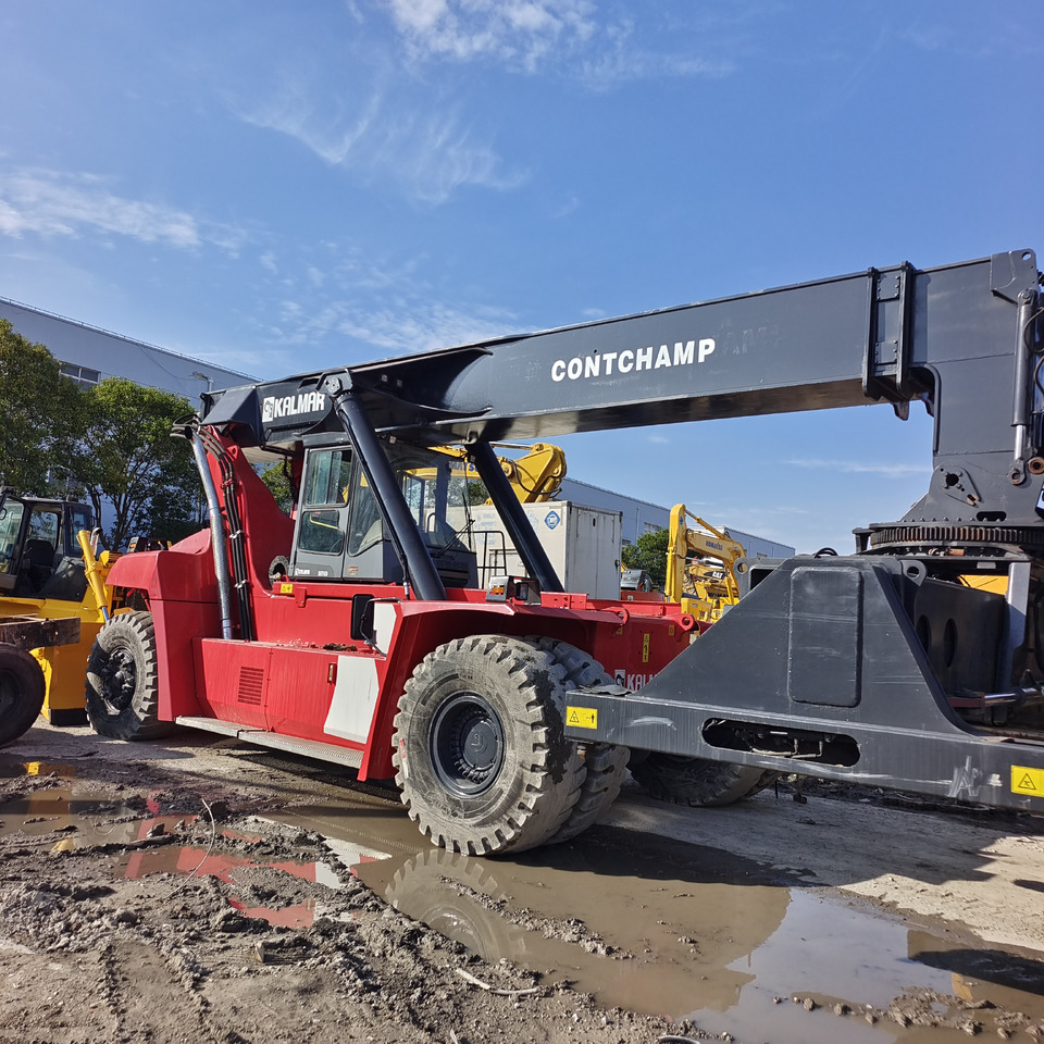 KALMAR DRT450 DRT DRD DRU 450 45 TON - Konténerrakodó: 4 kép. KALMAR DRT450 DRT DRD DRU 450 45 TON - Konténerrakodó: 4 kép.