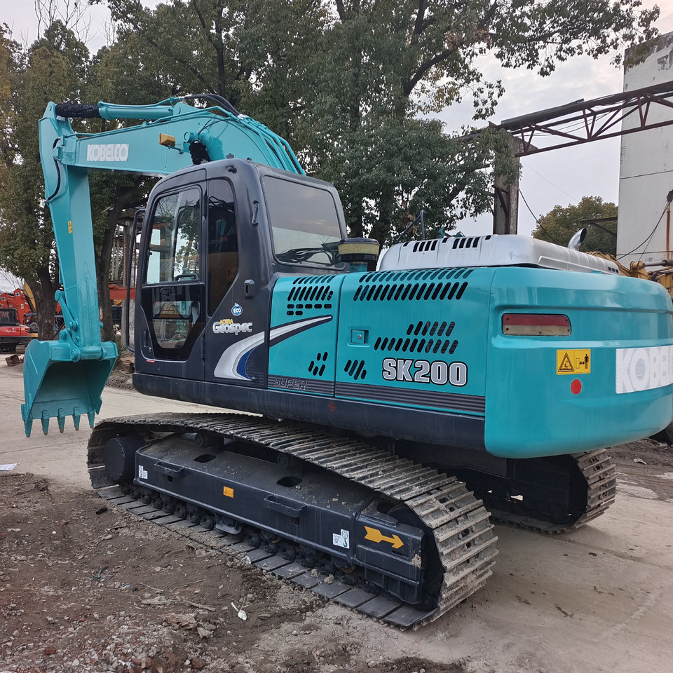 KOBELCO SK 200-8 - Lánctalpas kotró: 4 kép. KOBELCO SK 200-8 - Lánctalpas kotró: 4 kép.