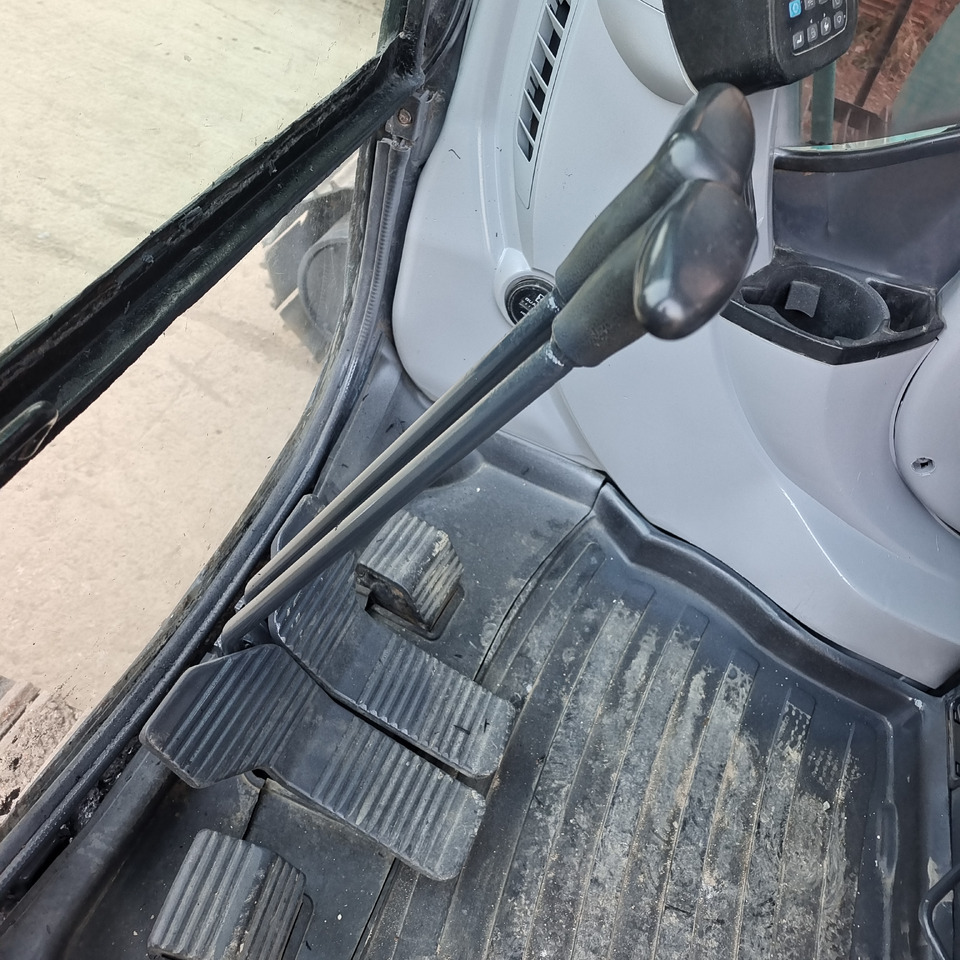 Lánctalpas kotró KOBELCO SK 200-8: 8 kép. Lánctalpas kotró KOBELCO SK 200-8: 8 kép.