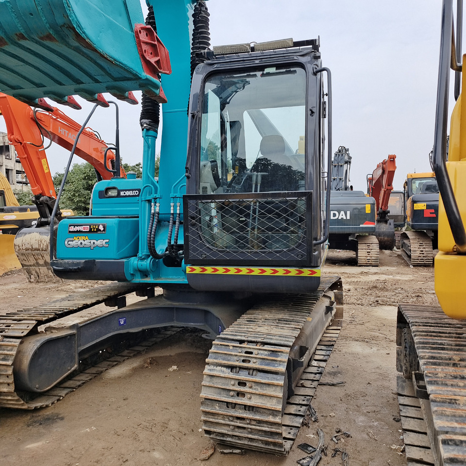 KOBELCO SK140 SK200-8 SK210LC - Lánctalpas kotró: 5 kép. KOBELCO SK140 SK200-8 SK210LC - Lánctalpas kotró: 5 kép.