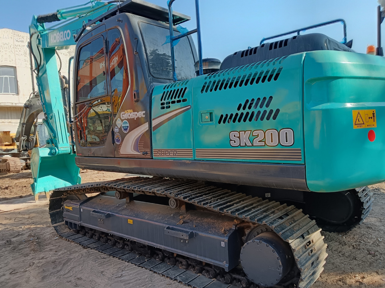 KOBELCO SK200-8 - Lánctalpas kotró: 1 kép. KOBELCO SK200-8 - Lánctalpas kotró: 1 kép.