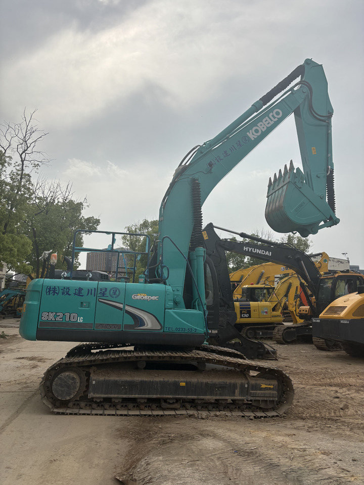 KOBELCO SK210LC - Lánctalpas kotró: 2 kép. KOBELCO SK210LC - Lánctalpas kotró: 2 kép.