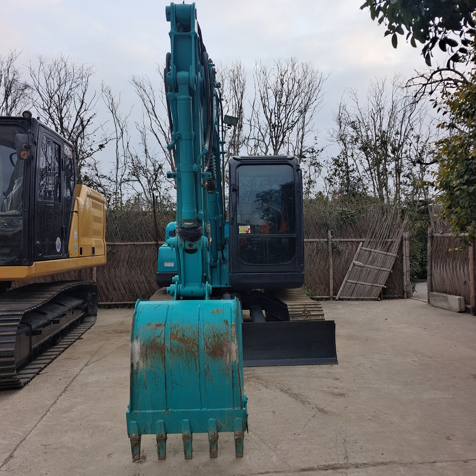 KOBELCO SK75 - Minikotró: 2 kép. KOBELCO SK75 - Minikotró: 2 kép.