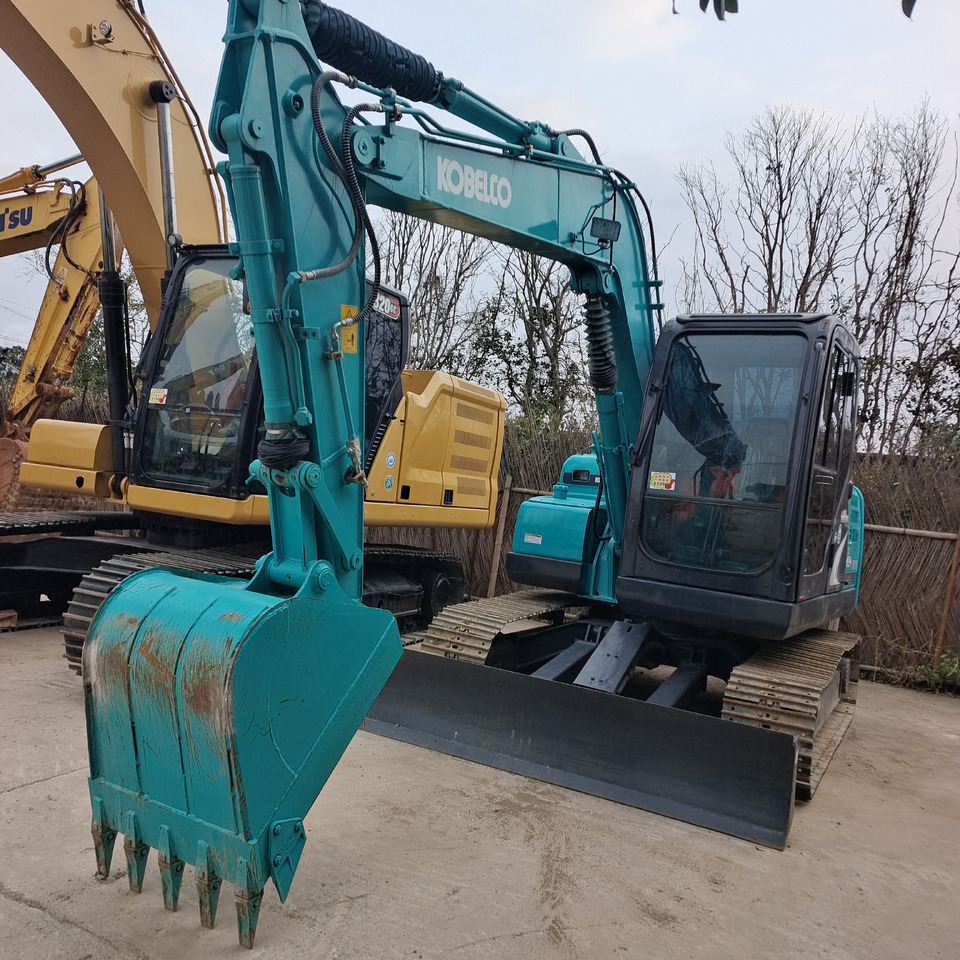 KOBELCO SK75 - Minikotró: 3 kép. KOBELCO SK75 - Minikotró: 3 kép.
