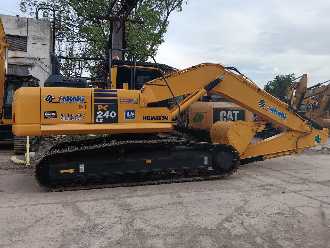 KOMATSU PC 240 LC - Lánctalpas kotró: 2 kép. KOMATSU PC 240 LC - Lánctalpas kotró: 2 kép.