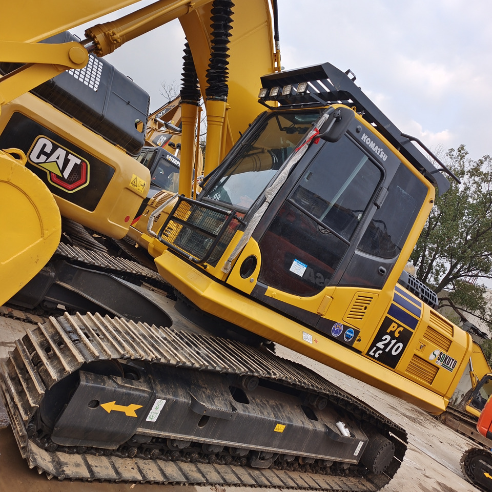 KOMATSU PC210-8 PC210LC-8 PC 210 LC - Lánctalpas kotró: 1 kép. KOMATSU PC210-8 PC210LC-8 PC 210 LC - Lánctalpas kotró: 1 kép.