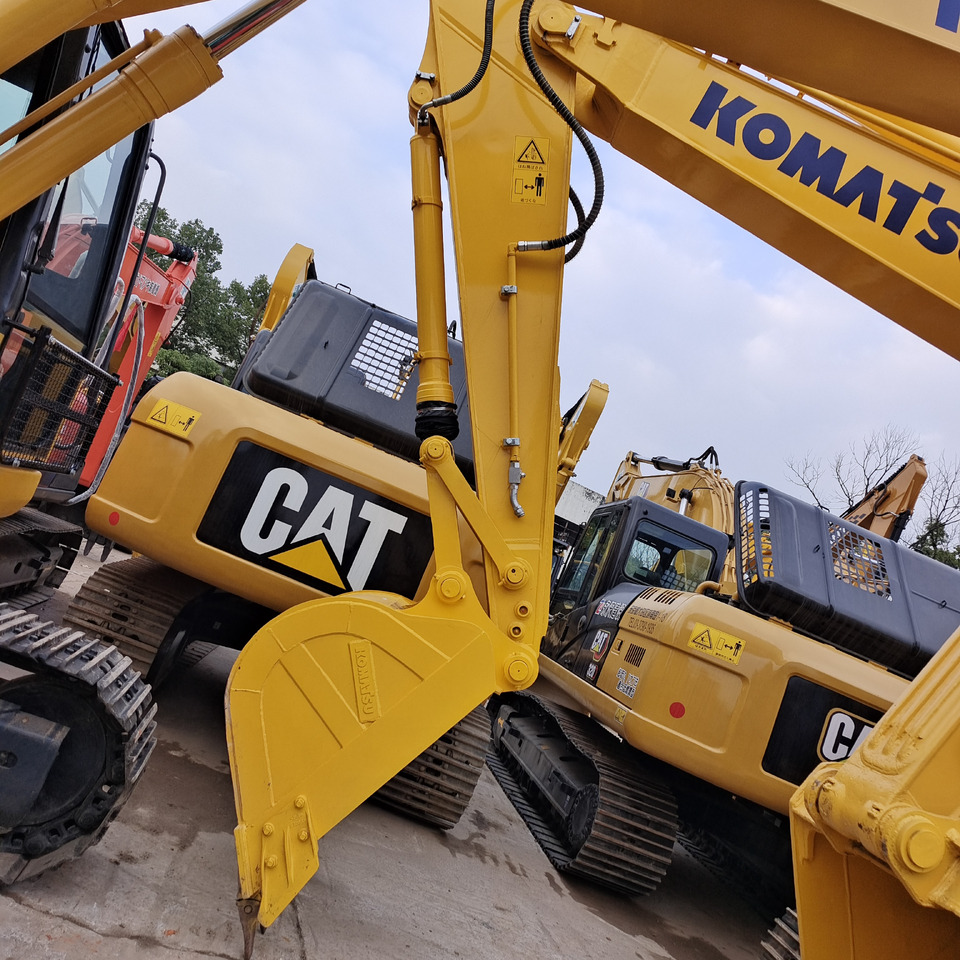 KOMATSU PC210-8 PC210LC-8 PC 210 LC - Lánctalpas kotró: 2 kép. KOMATSU PC210-8 PC210LC-8 PC 210 LC - Lánctalpas kotró: 2 kép.