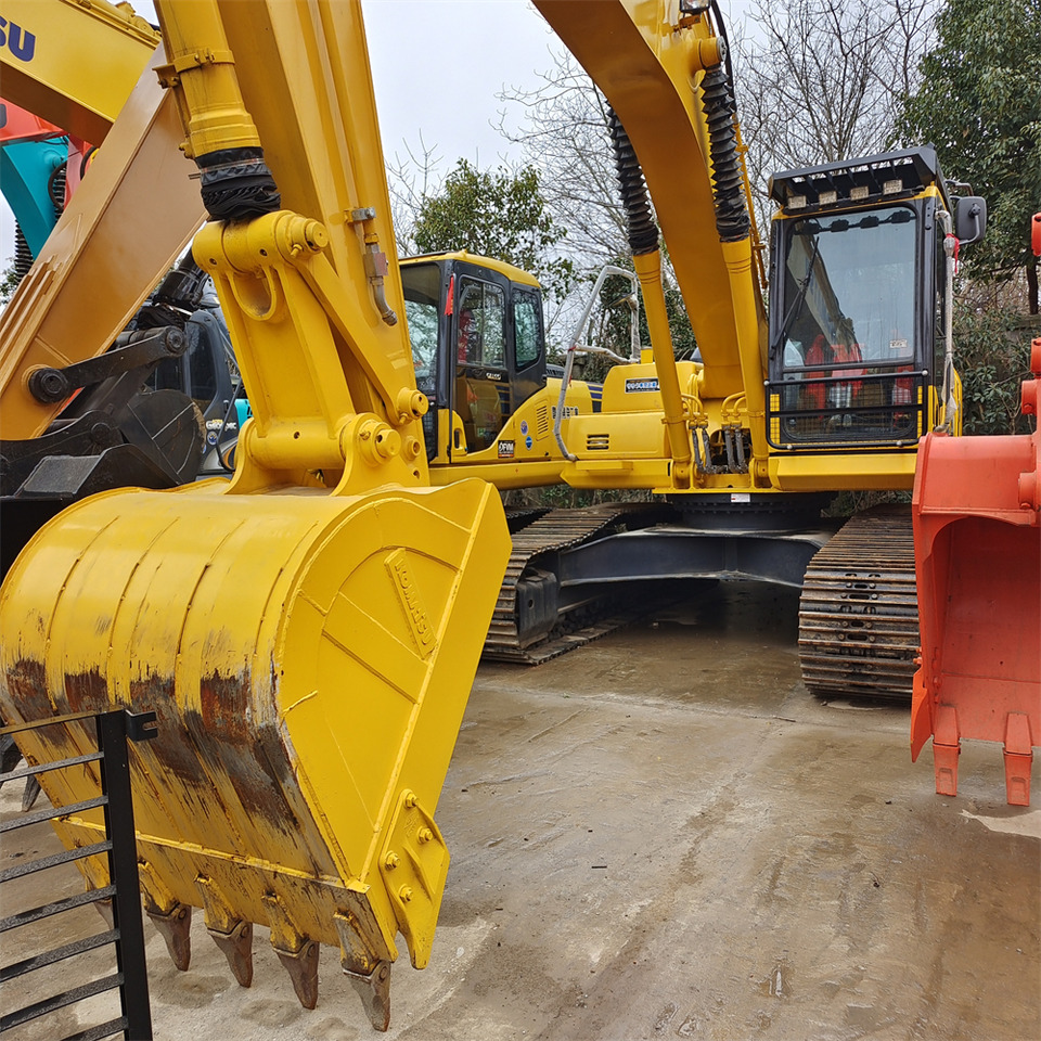 KOMATSU PC210LC PC 210 LC - 8 - Lánctalpas kotró: 5 kép. KOMATSU PC210LC PC 210 LC - 8 - Lánctalpas kotró: 5 kép.