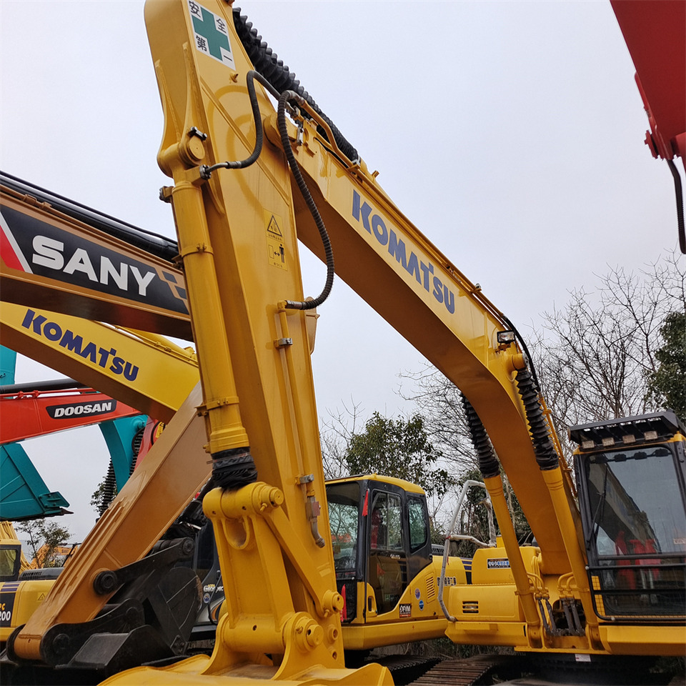 KOMATSU PC210LC PC210LC-8 PC210-8 PC220 PC200-8 - Lánctalpas kotró: 2 kép. KOMATSU PC210LC PC210LC-8 PC210-8 PC220 PC200-8 - Lánctalpas kotró: 2 kép.