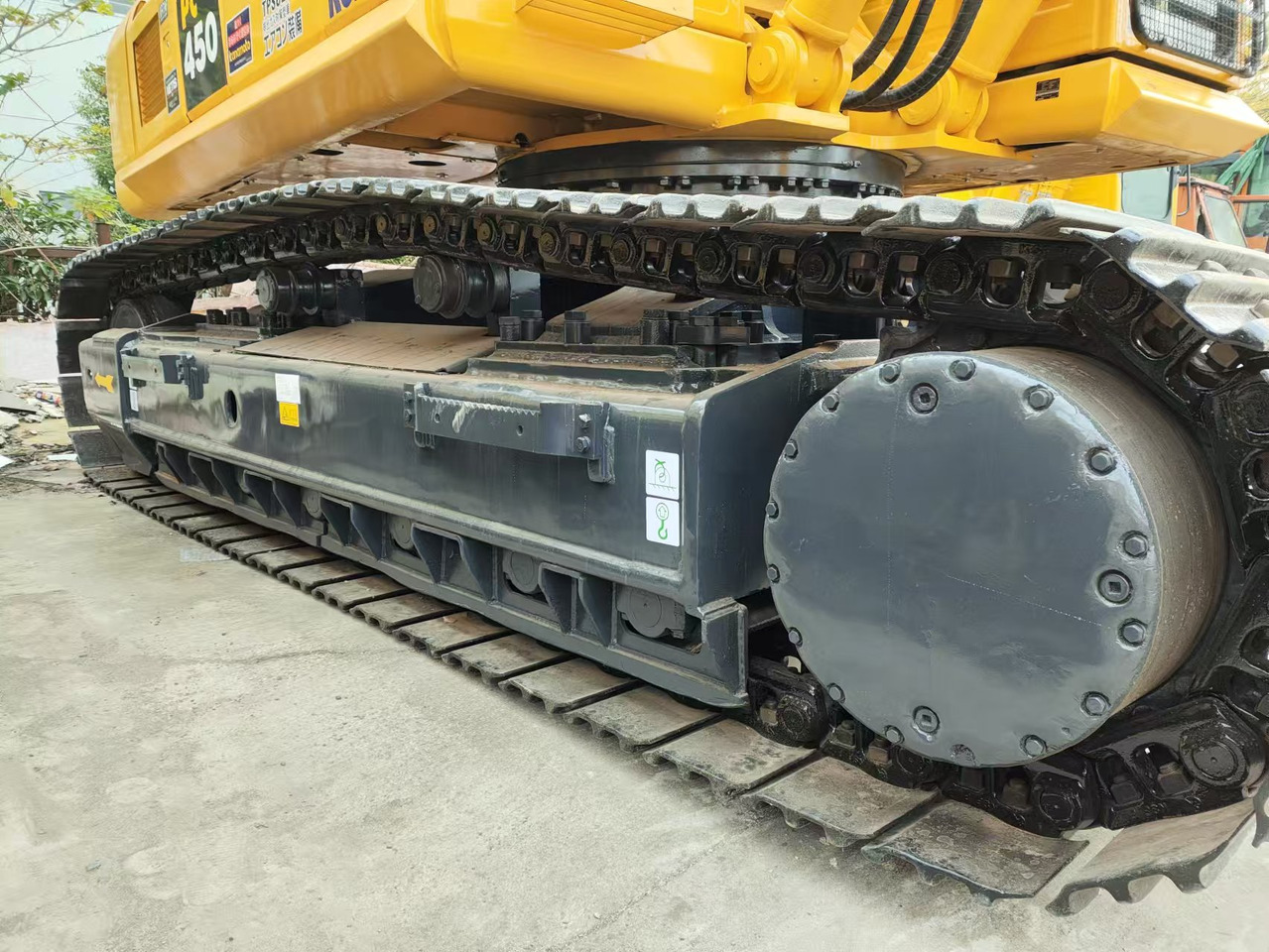 KOMATSU PC450-8 - Lánctalpas kotró: 5 kép. KOMATSU PC450-8 - Lánctalpas kotró: 5 kép.