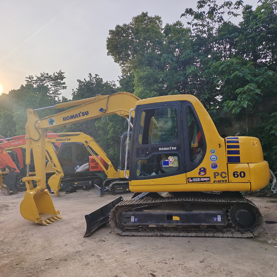 KOMATSU PC60 PC60-7 PC60-8 PC56 PC55MR PC78US - Minikotró: 3 kép. KOMATSU PC60 PC60-7 PC60-8 PC56 PC55MR PC78US - Minikotró: 3 kép.
