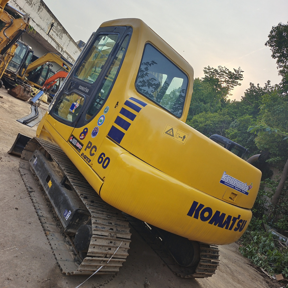 KOMATSU PC60 PC60-7 PC60-8 PC56 PC55MR PC78US - Minikotró: 1 kép. KOMATSU PC60 PC60-7 PC60-8 PC56 PC55MR PC78US - Minikotró: 1 kép.