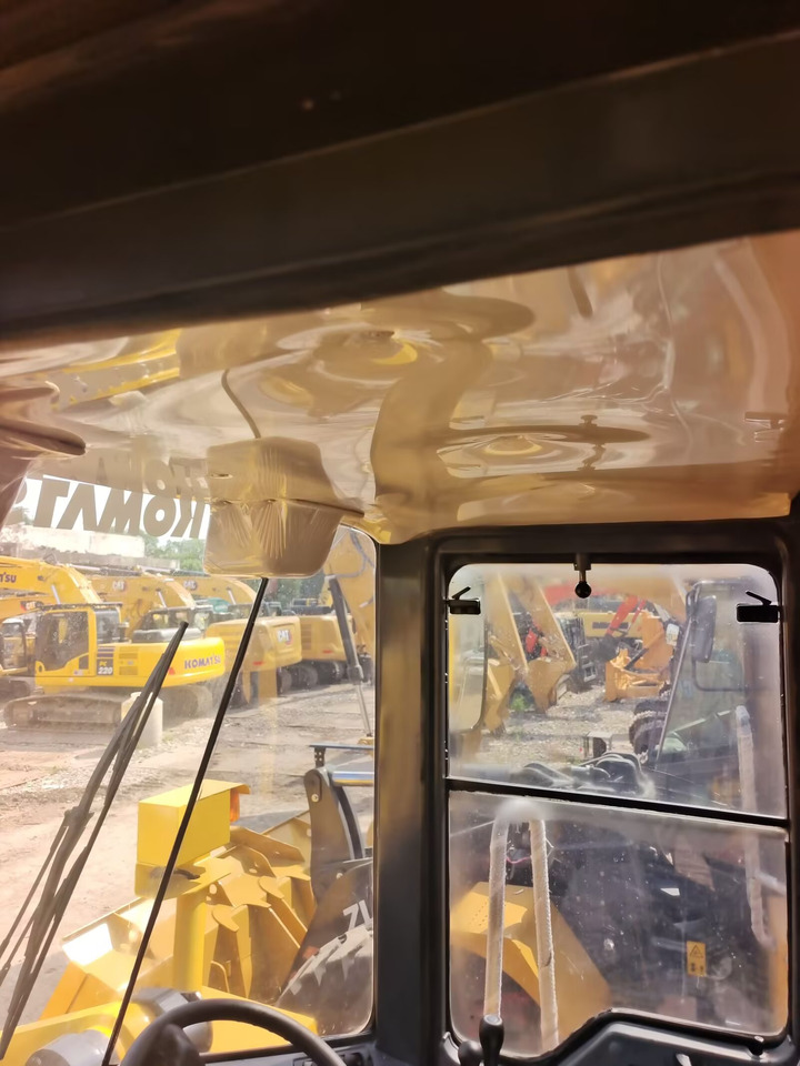 KOMATSU WA470-3 - Gumikerekes homlokrakodó: 5 kép. KOMATSU WA470-3 - Gumikerekes homlokrakodó: 5 kép.