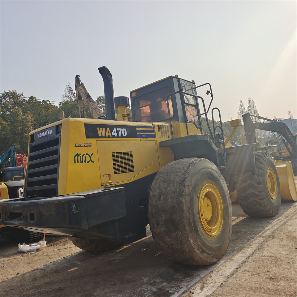 KOMATSU WA470 - Gumikerekes homlokrakodó: 5 kép. KOMATSU WA470 - Gumikerekes homlokrakodó: 5 kép.