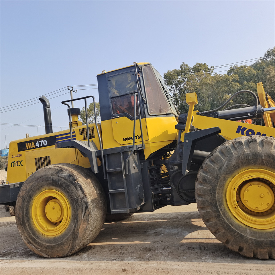KOMATSU WA470 - Gumikerekes homlokrakodó: 2 kép. KOMATSU WA470 - Gumikerekes homlokrakodó: 2 kép.