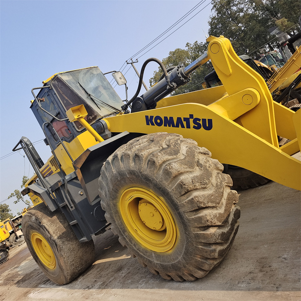 KOMATSU WA470 - Gumikerekes homlokrakodó: 1 kép. KOMATSU WA470 - Gumikerekes homlokrakodó: 1 kép.