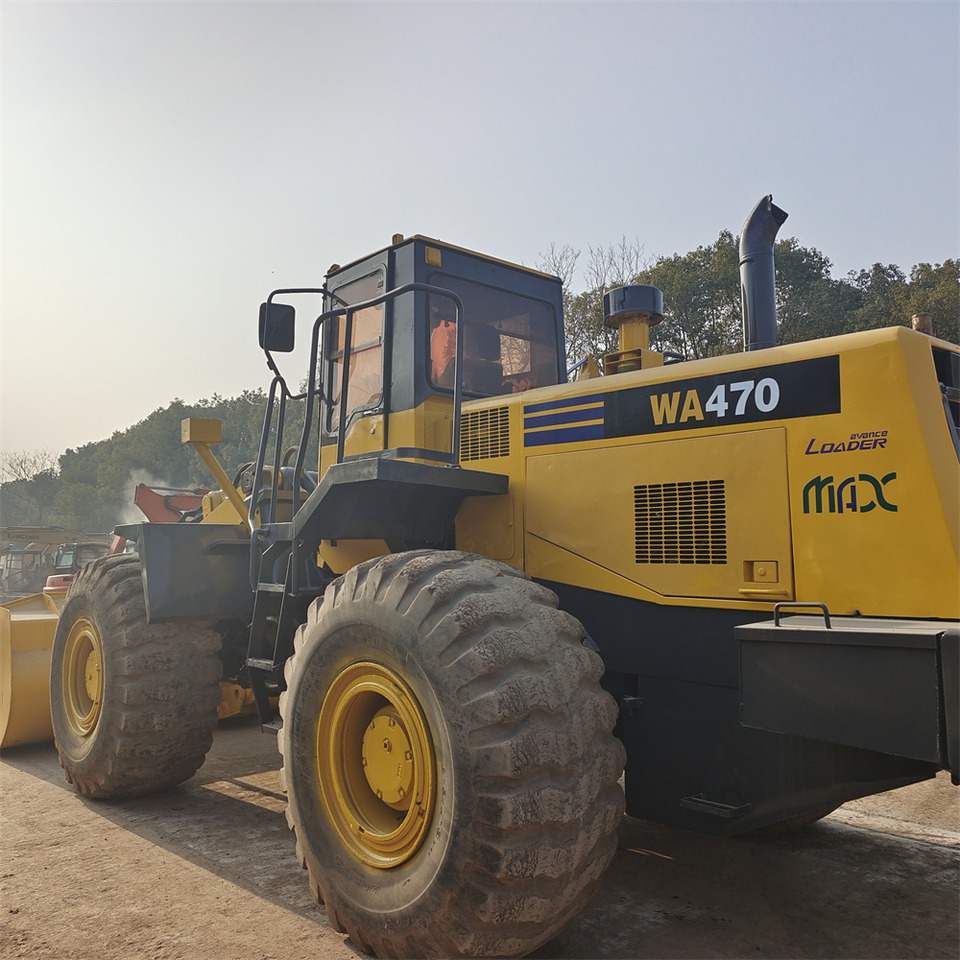 KOMATSU WA470 - Gumikerekes homlokrakodó: 3 kép. KOMATSU WA470 - Gumikerekes homlokrakodó: 3 kép.