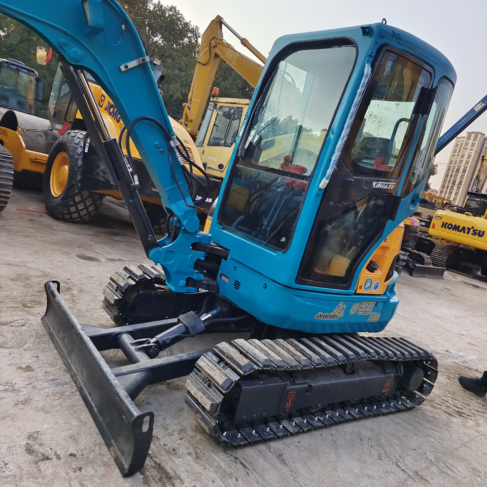 KUBOTA U35 - Minikotró: 5 kép. KUBOTA U35 - Minikotró: 5 kép.