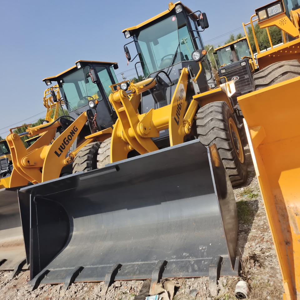 LIUGONG 836 - Gumikerekes homlokrakodó: 4 kép. LIUGONG 836 - Gumikerekes homlokrakodó: 4 kép.