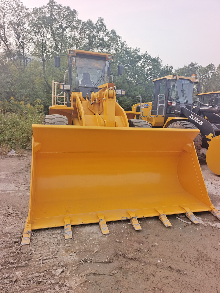 LIUGONG 856 CLG 856H - Gumikerekes homlokrakodó: 2 kép. LIUGONG 856 CLG 856H - Gumikerekes homlokrakodó: 2 kép.