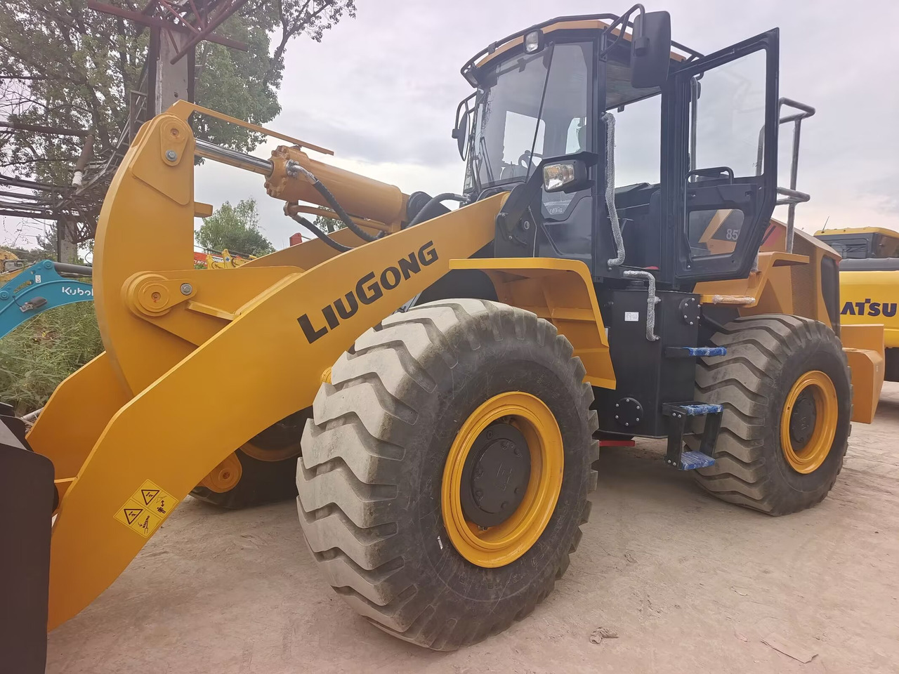 LIUGONG 856H CLG 856H 862H 870H - Gumikerekes homlokrakodó: 5 kép. LIUGONG 856H CLG 856H 862H 870H - Gumikerekes homlokrakodó: 5 kép.