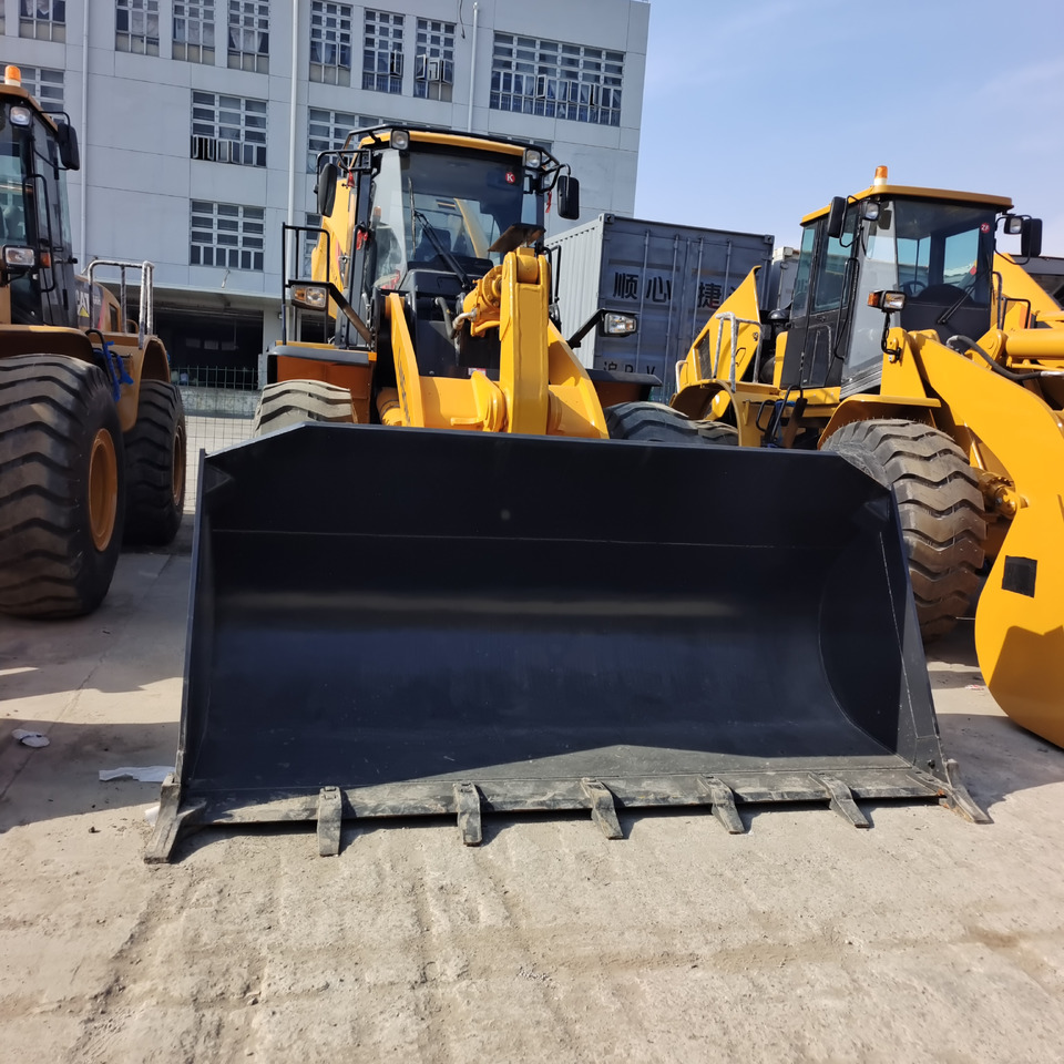 LIUGONG 856H - Gumikerekes homlokrakodó: 2 kép. LIUGONG 856H - Gumikerekes homlokrakodó: 2 kép.
