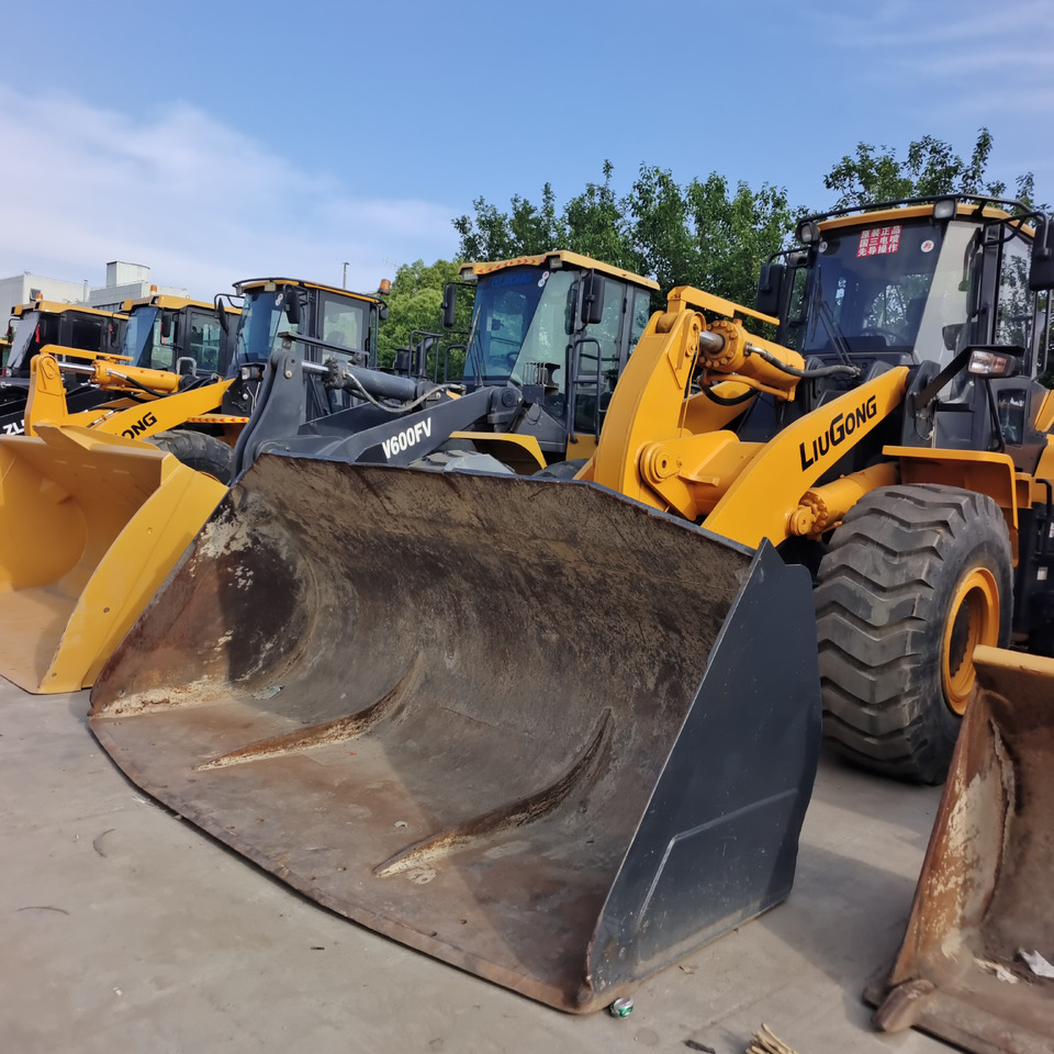 LIUGONG 862H - Gumikerekes homlokrakodó: 4 kép. LIUGONG 862H - Gumikerekes homlokrakodó: 4 kép.