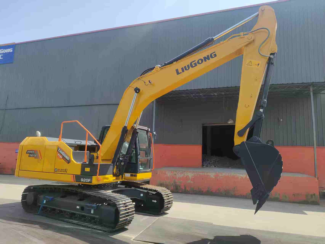 LIUGONG 920FG4 100% Brand New 21.5 TON 20 TON - Lánctalpas kotró: 3 kép. LIUGONG 920FG4 100% Brand New 21.5 TON 20 TON - Lánctalpas kotró: 3 kép.