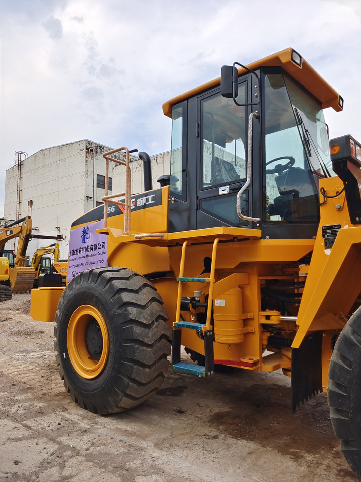 LIUGONG CLG 856 856H - Gumikerekes homlokrakodó: 4 kép. LIUGONG CLG 856 856H - Gumikerekes homlokrakodó: 4 kép.