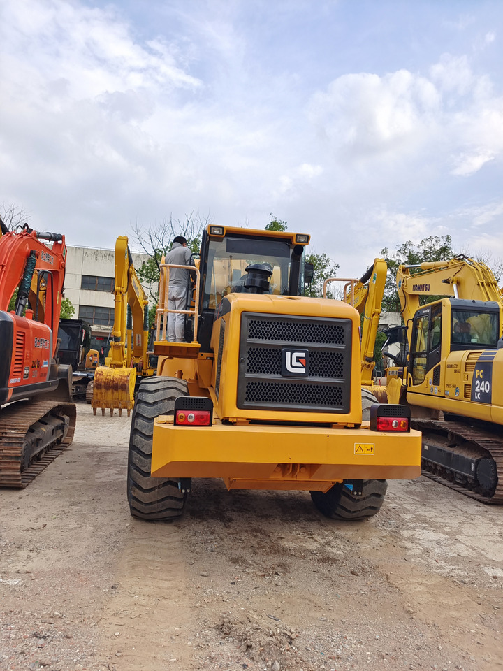 LIUGONG CLG 856 856H - Gumikerekes homlokrakodó: 2 kép. LIUGONG CLG 856 856H - Gumikerekes homlokrakodó: 2 kép.