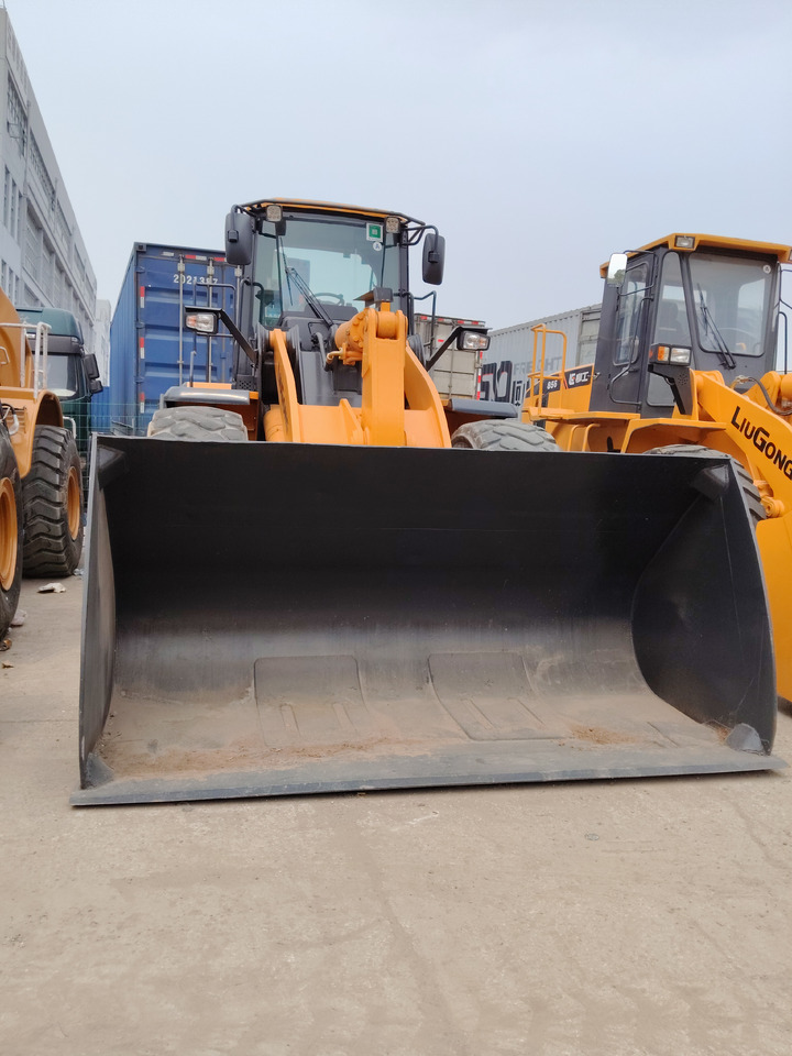 LIUGONG CLG 870H - Gumikerekes homlokrakodó: 2 kép. LIUGONG CLG 870H - Gumikerekes homlokrakodó: 2 kép.