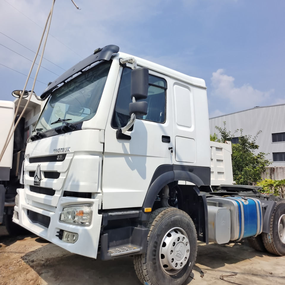 SINOTRUK HOWO 371 375 380 400 420 460HP - Nyergesvontató: 3 kép. SINOTRUK HOWO 371 375 380 400 420 460HP - Nyergesvontató: 3 kép.