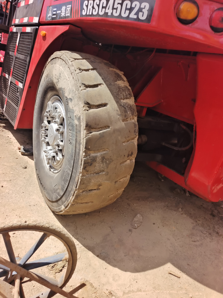 SANY SRSC45C23 - Konténerrakodó: 5 kép. SANY SRSC45C23 - Konténerrakodó: 5 kép.