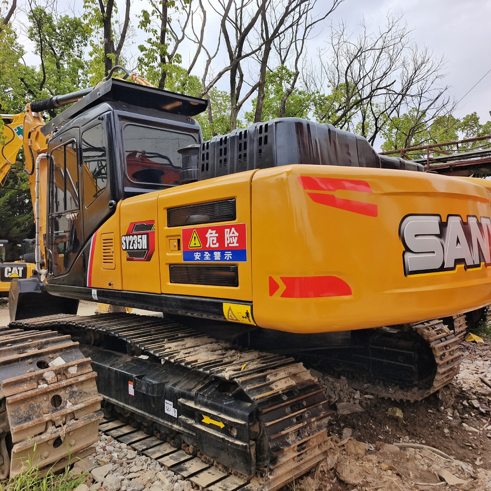 SANY SY 235C - Lánctalpas kotró: 1 kép. SANY SY 235C - Lánctalpas kotró: 1 kép.