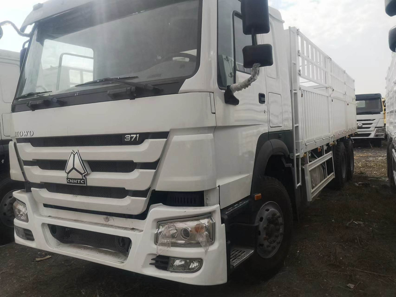SINOTRUK HOWO 375 SINOTRUK HOWO 371 WITH FENCE howo380 420 400 - Állatszállító teherautó: 5 kép. SINOTRUK HOWO 375 SINOTRUK HOWO 371 WITH FENCE howo380 420 400 - Állatszállító teherautó: 5 kép.