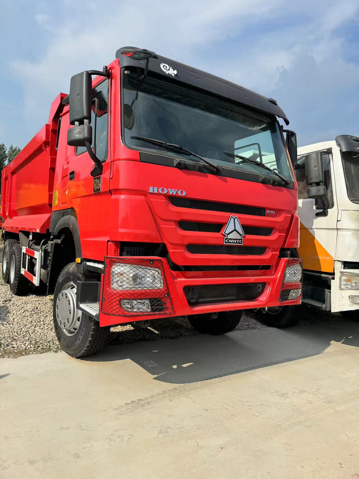 SINOTRUK HOWO 6*4 8*4 DUMP TRUCK - Billenőplatós teherautó: 1 kép. SINOTRUK HOWO 6*4 8*4 DUMP TRUCK - Billenőplatós teherautó: 1 kép.