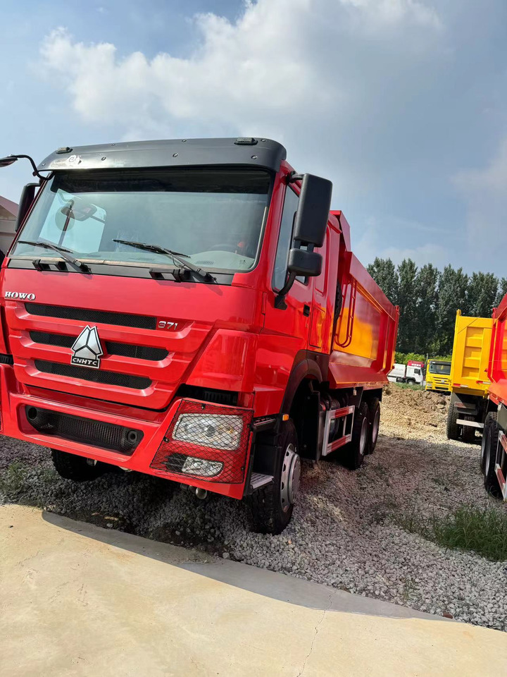 SINOTRUK HOWO 6*4 - Billenőplatós teherautó: 4 kép. SINOTRUK HOWO 6*4 - Billenőplatós teherautó: 4 kép.