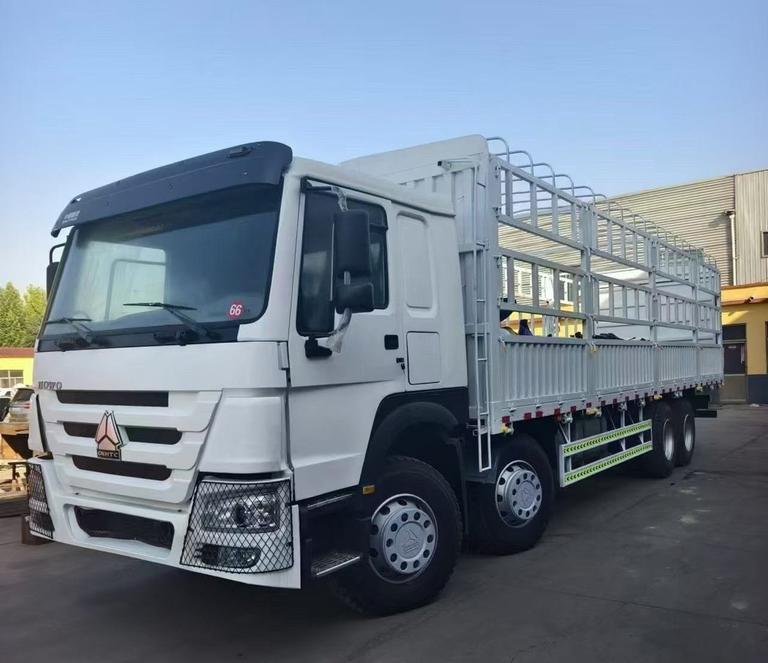SINOTRUK HOWO 8*4 WITH FENCE - Állatszállító teherautó: 1 kép. SINOTRUK HOWO 8*4 WITH FENCE - Állatszállító teherautó: 1 kép.